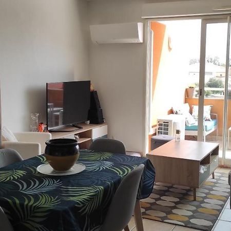 Appartement Avec Grande Terrasse A 15 Mn De La Mer Saint-Esteve  Bagian luar foto